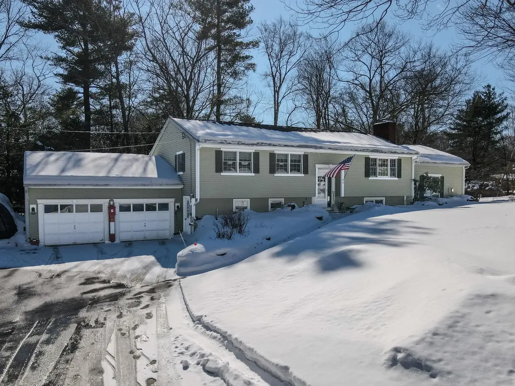 15 Easthill Drive Hudson NH 03051