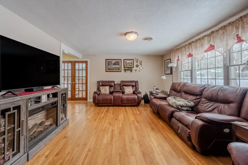 15 Easthill Drive Hudson NH 03051