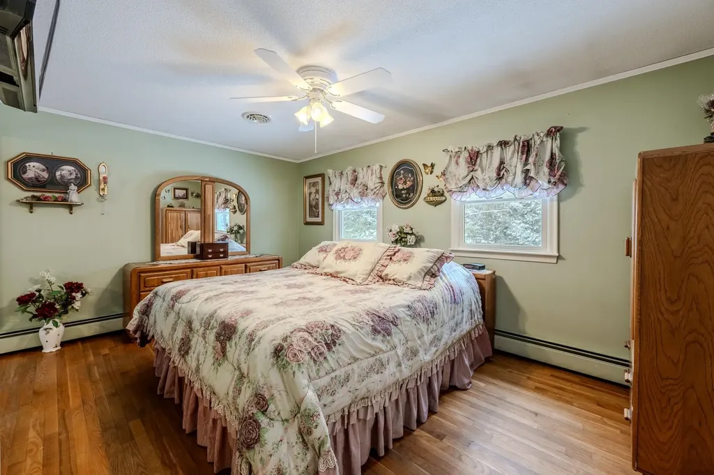 15 Easthill Drive Hudson NH 03051