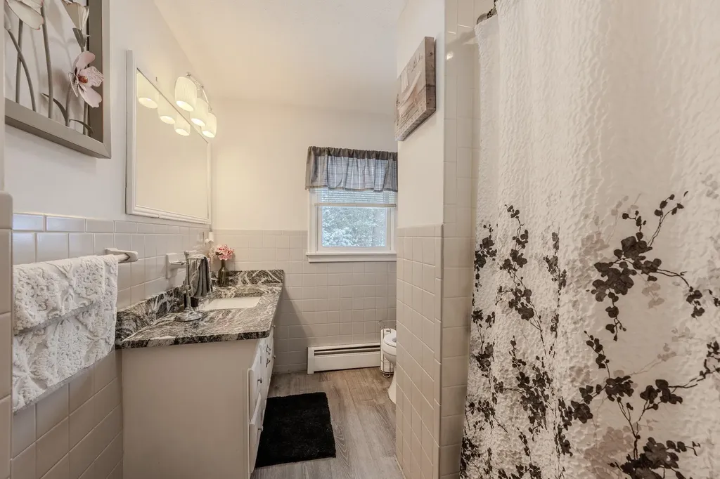 15 Easthill Drive Hudson NH 03051