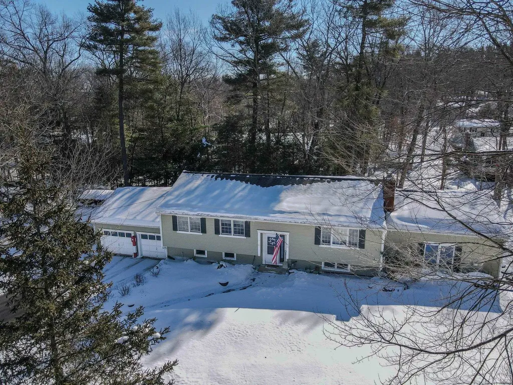 15 Easthill Drive Hudson NH 03051