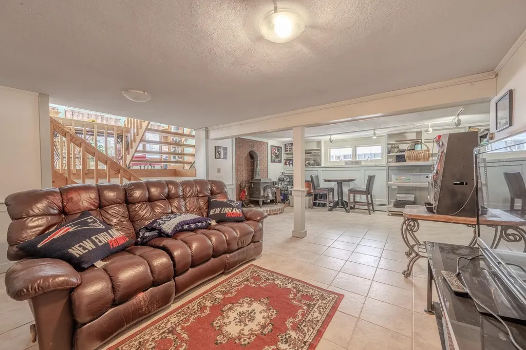 15 Easthill Drive Hudson NH 03051