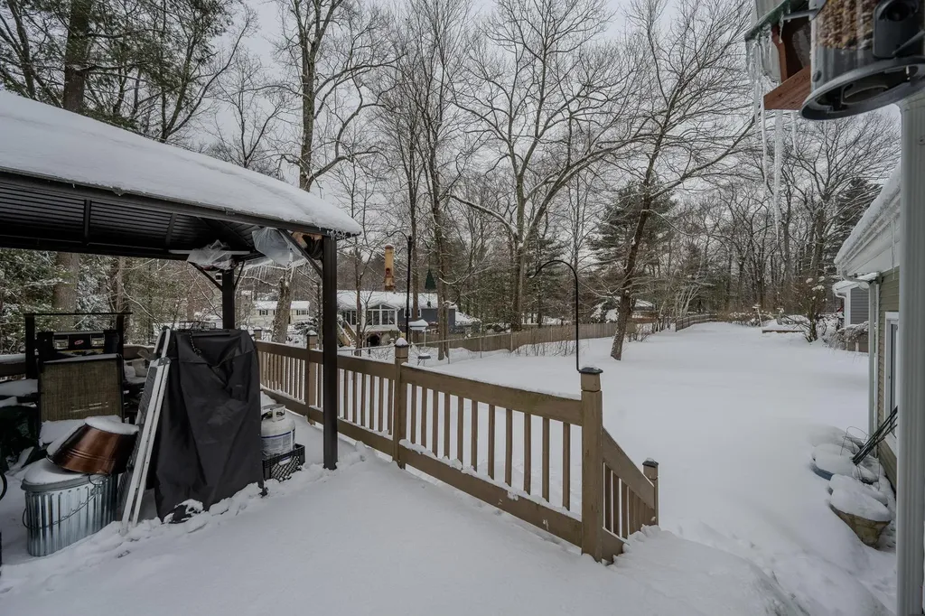 15 Easthill Drive Hudson NH 03051