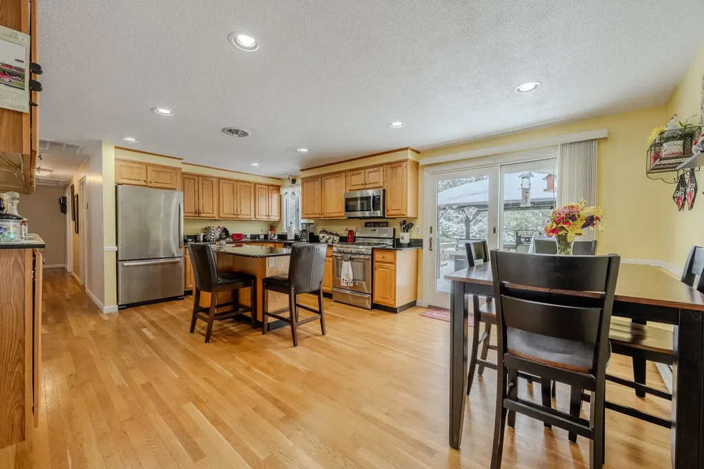 15 Easthill Drive Hudson NH 03051