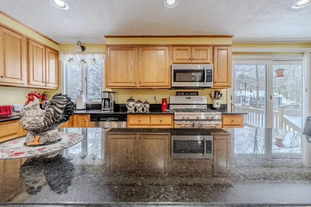 15 Easthill Drive Hudson NH 03051