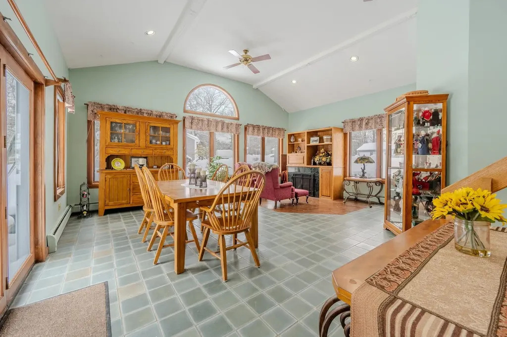 15 Easthill Drive Hudson NH 03051