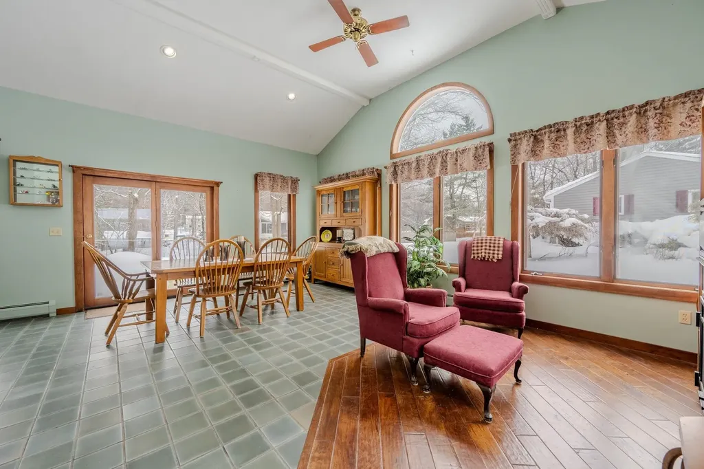 15 Easthill Drive Hudson NH 03051