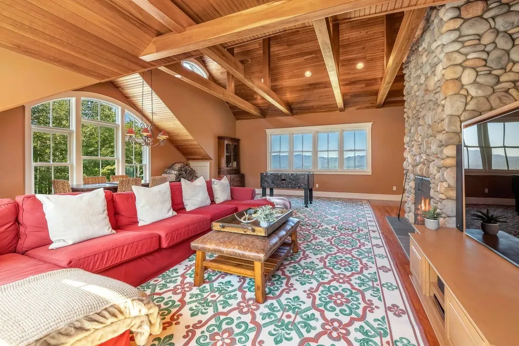 675 Putnam Forest Road Stowe VT 05672