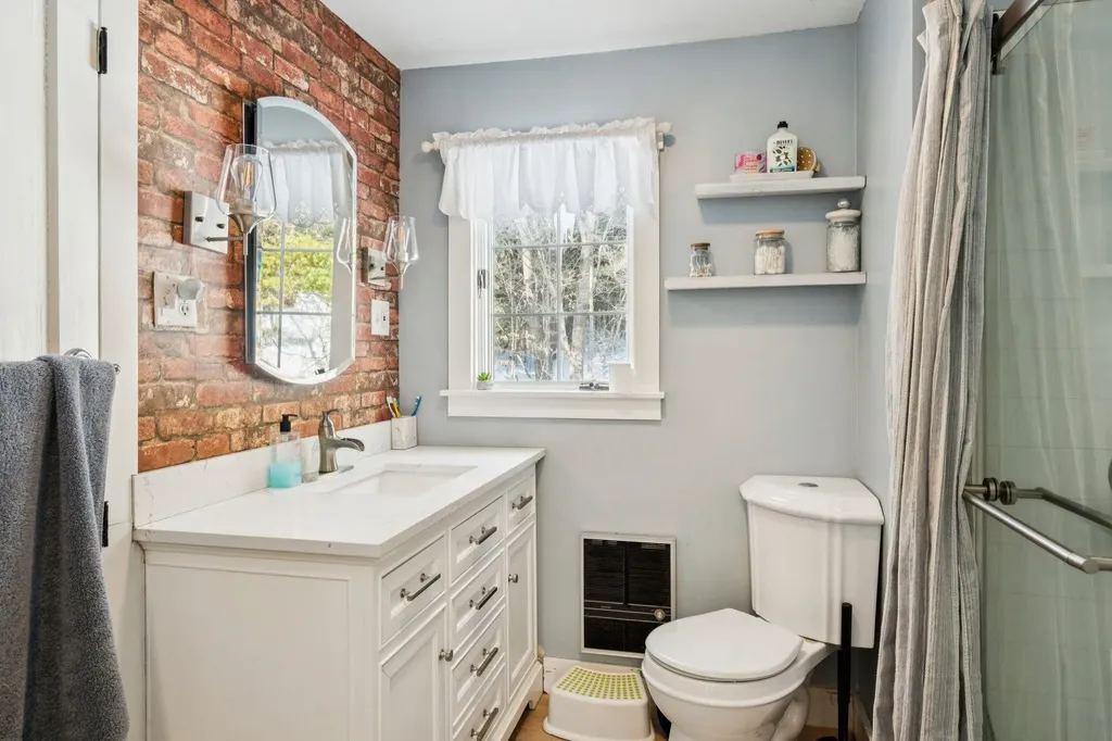 311 Fairgrounds Road Bradford NH 03221