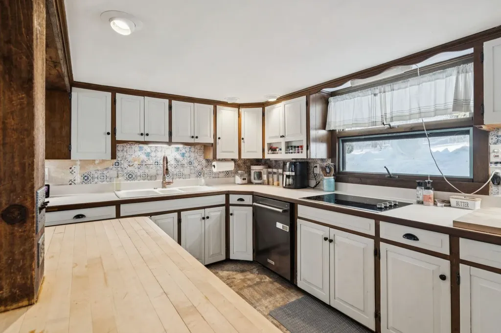 311 Fairgrounds Road Bradford NH 03221