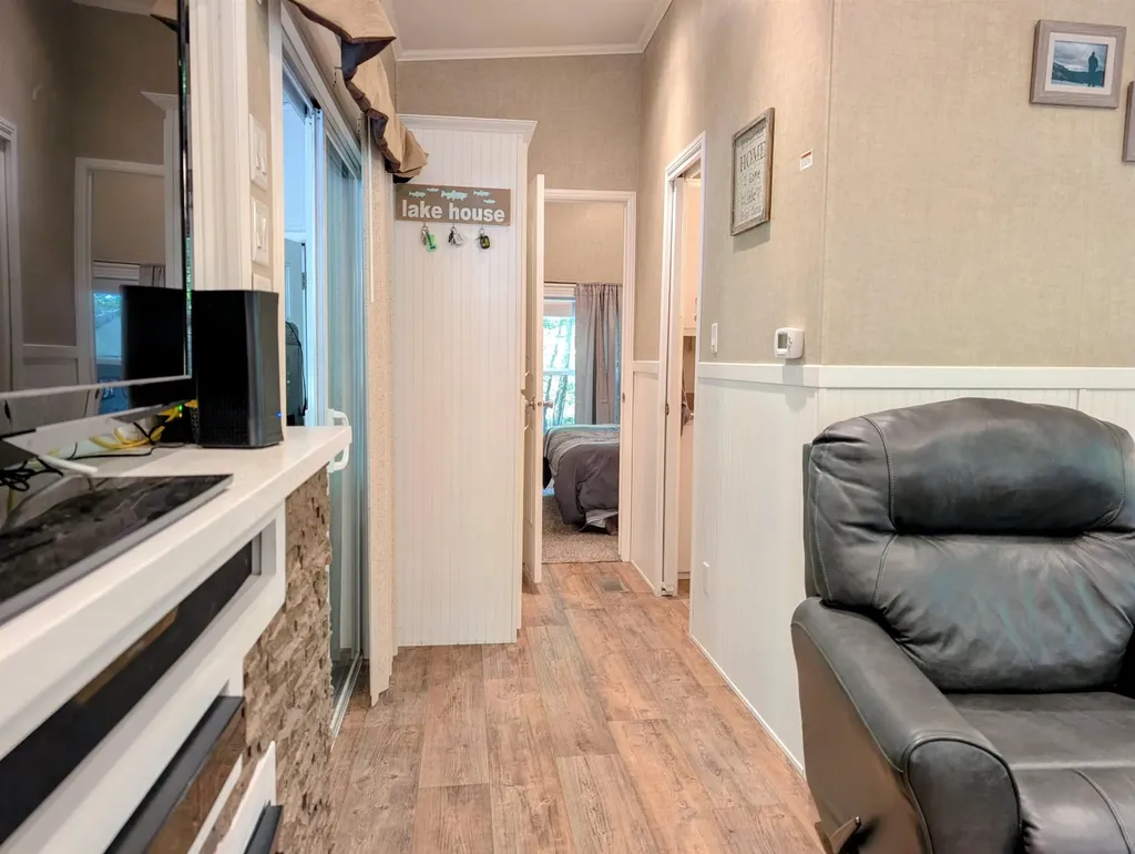 7 Ledges Road Holderness NH 03245