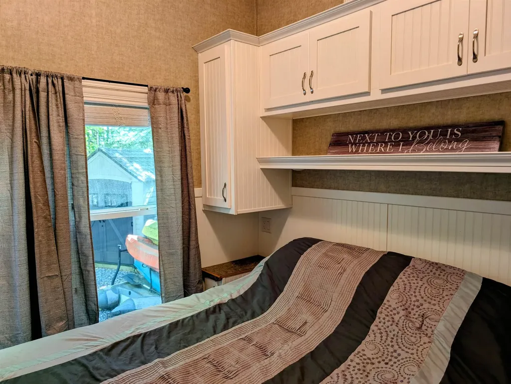 7 Ledges Road Holderness NH 03245