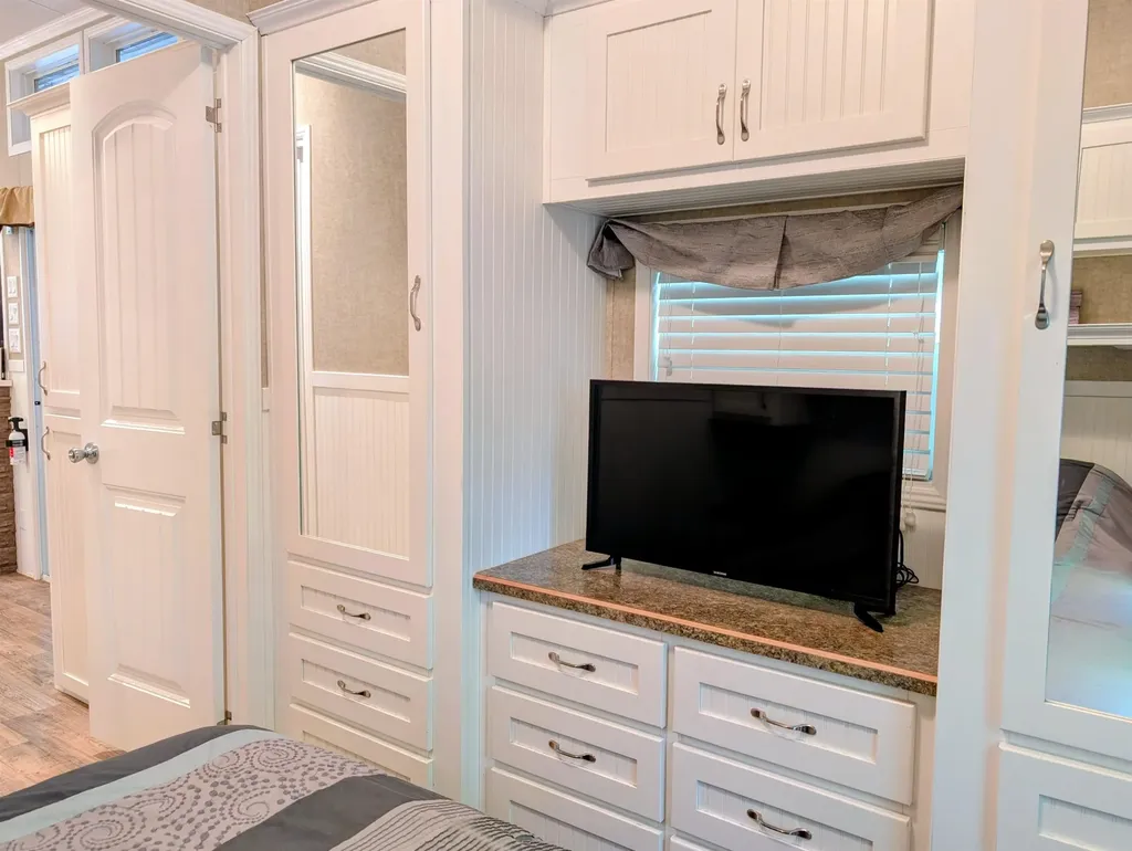 7 Ledges Road Holderness NH 03245