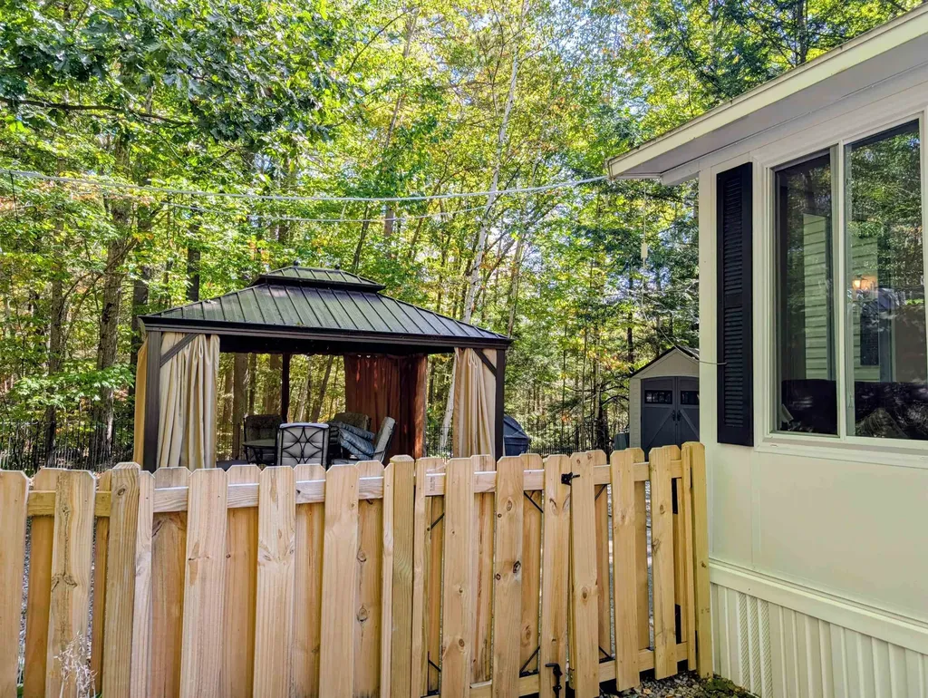 7 Ledges Road Holderness NH 03245