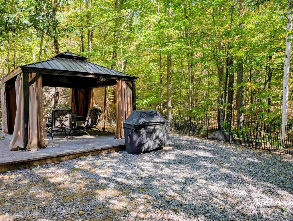 7 Ledges Road Holderness NH 03245