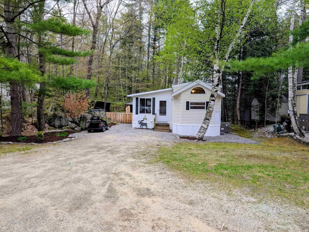 7 Ledges Road Holderness NH 03245