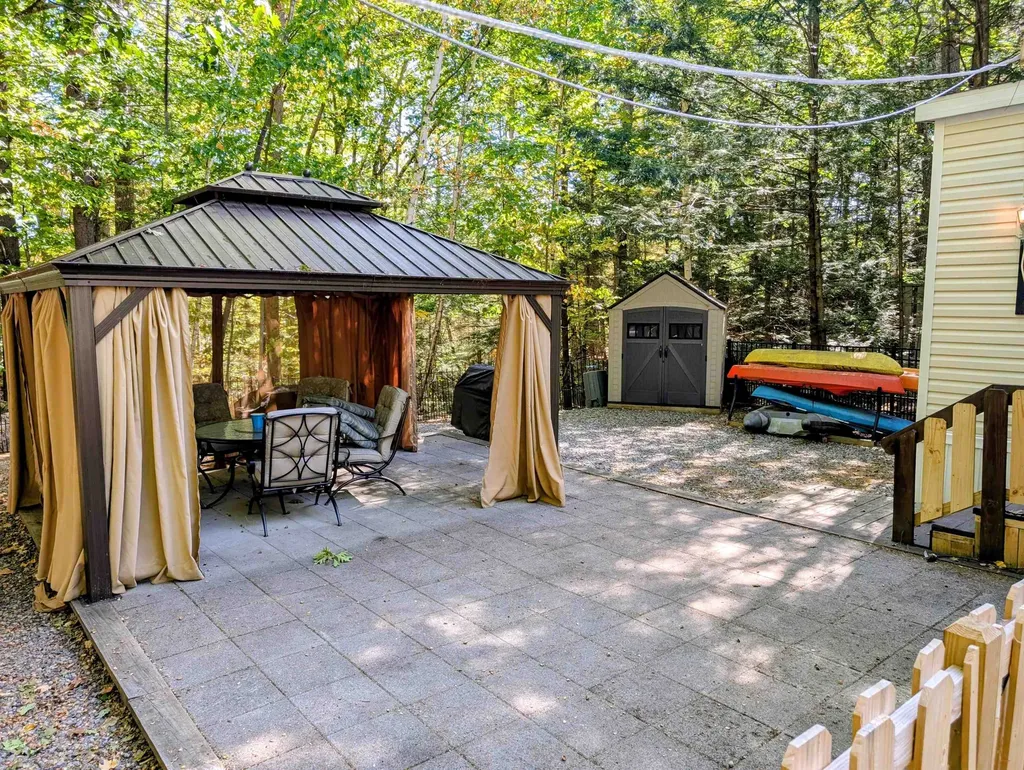 7 Ledges Road Holderness NH 03245