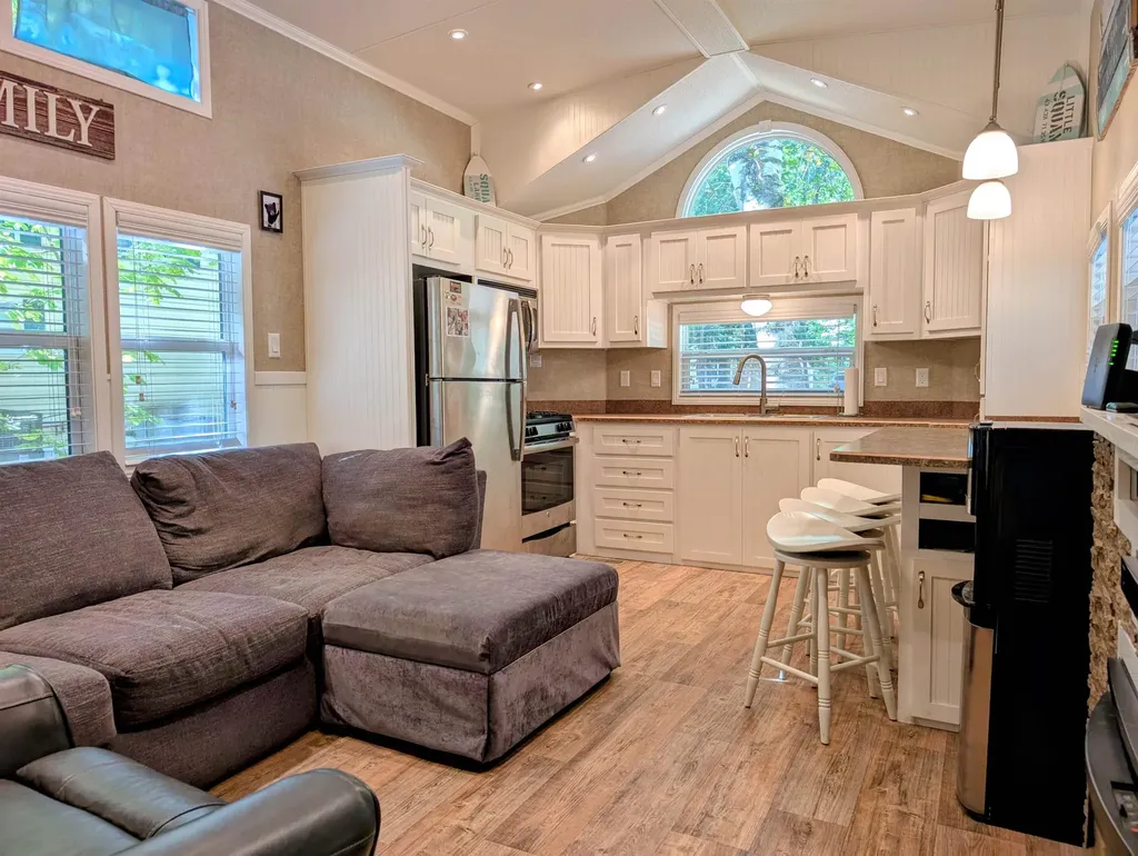 7 Ledges Road Holderness NH 03245