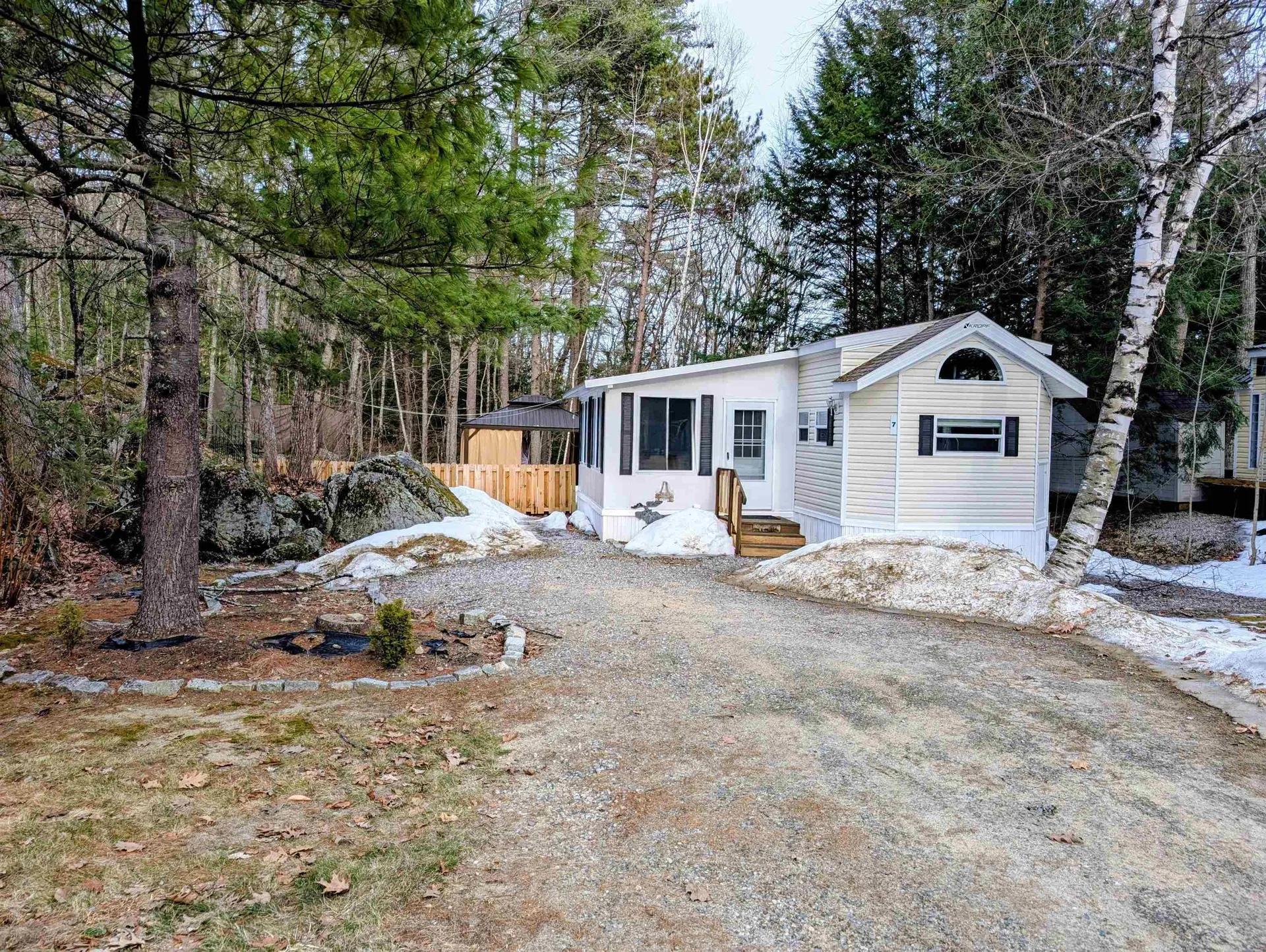 7 Ledges Road Holderness NH 03245