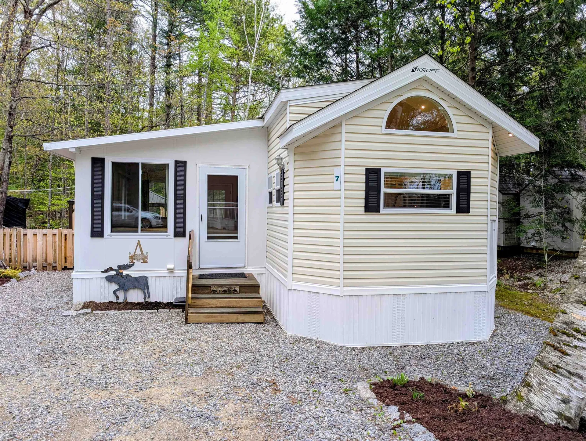 7 Ledges Road Holderness NH 03245