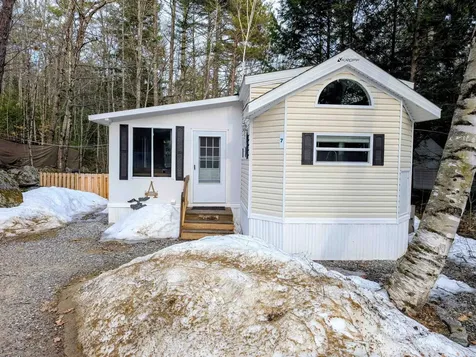 7 Ledges Road Holderness NH 03245