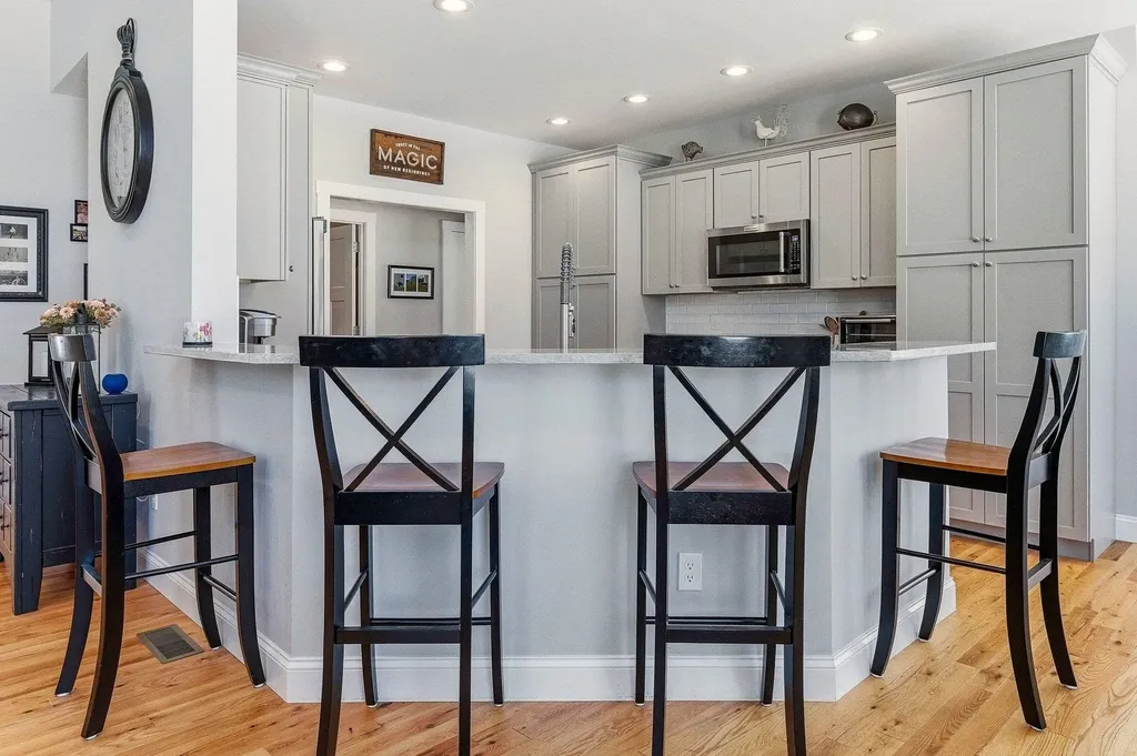 8 Thistle Way Exeter NH 03833