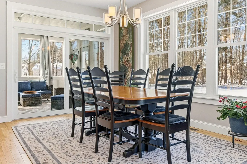 8 Thistle Way Exeter NH 03833