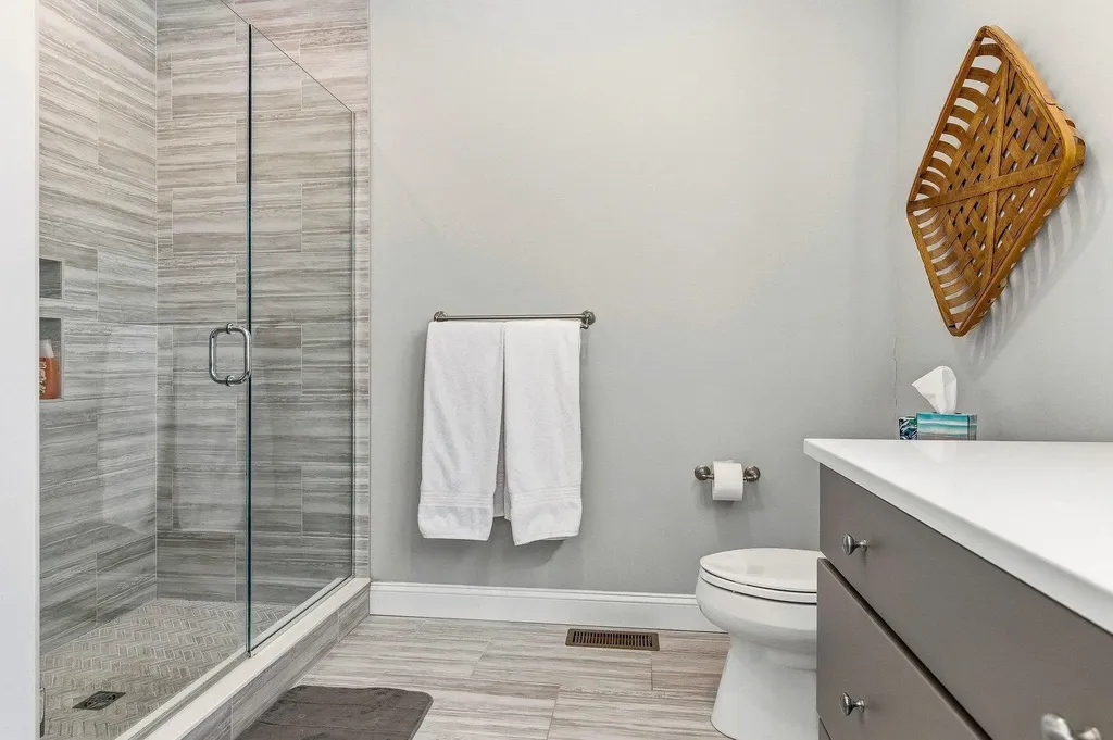 8 Thistle Way Exeter NH 03833