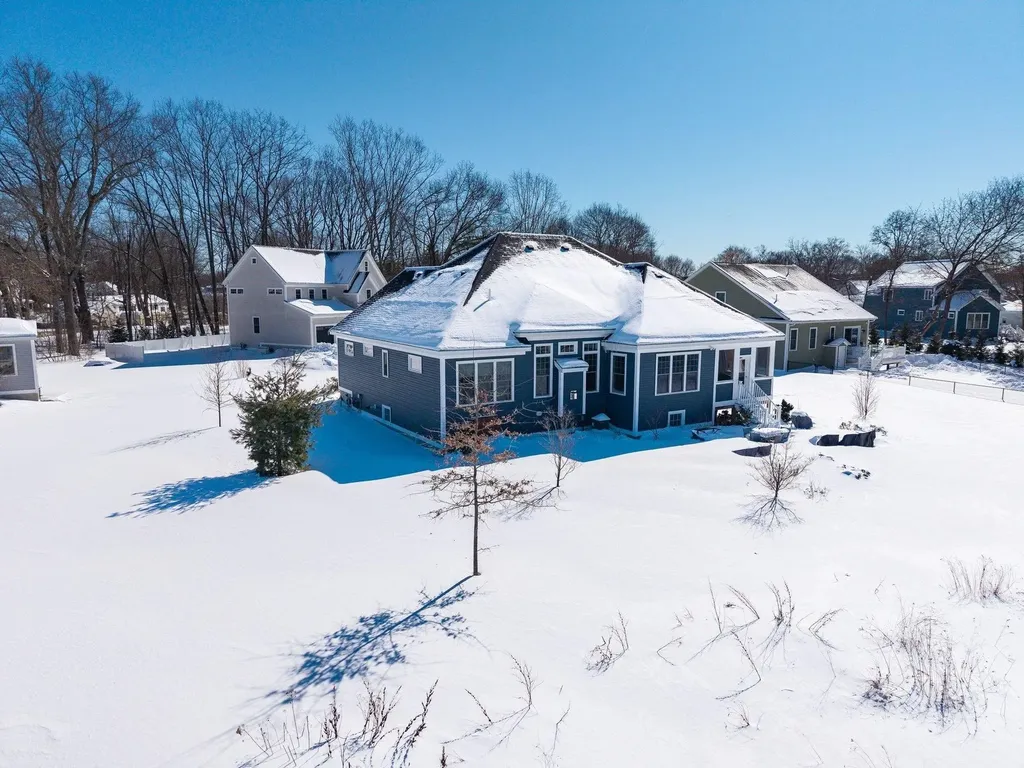 8 Thistle Way Exeter NH 03833