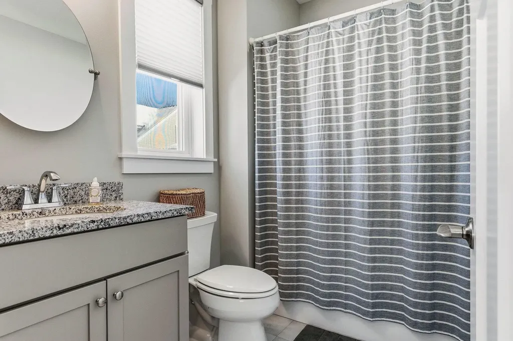 8 Thistle Way Exeter NH 03833