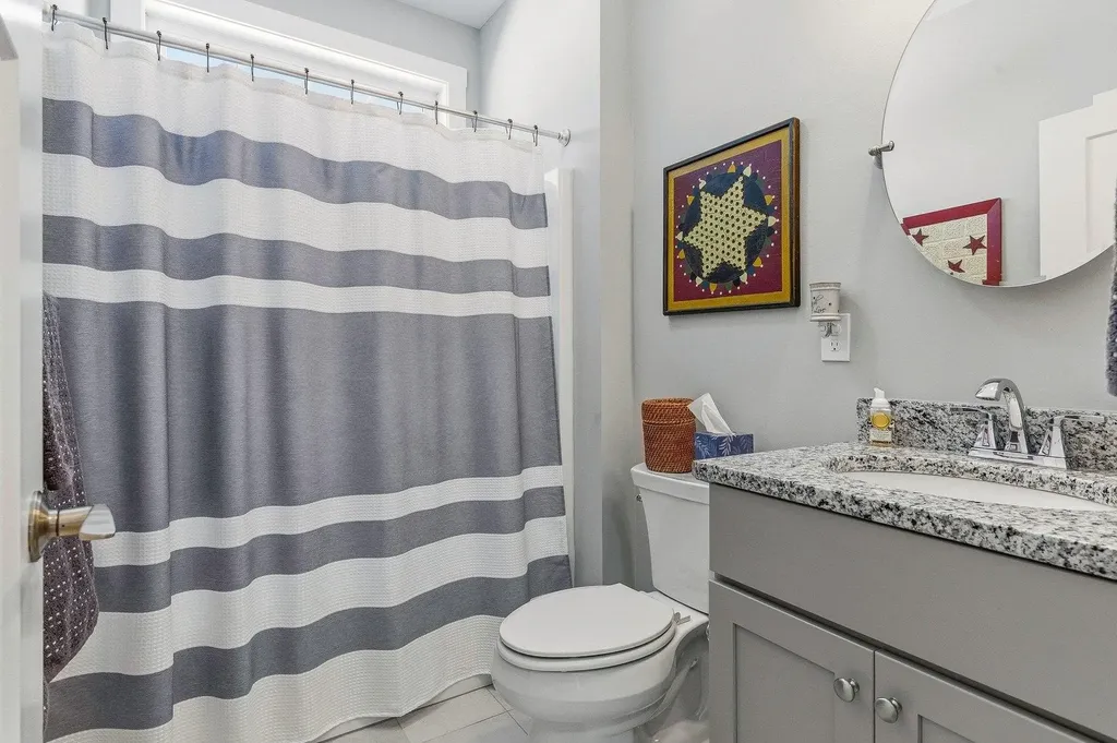 8 Thistle Way Exeter NH 03833