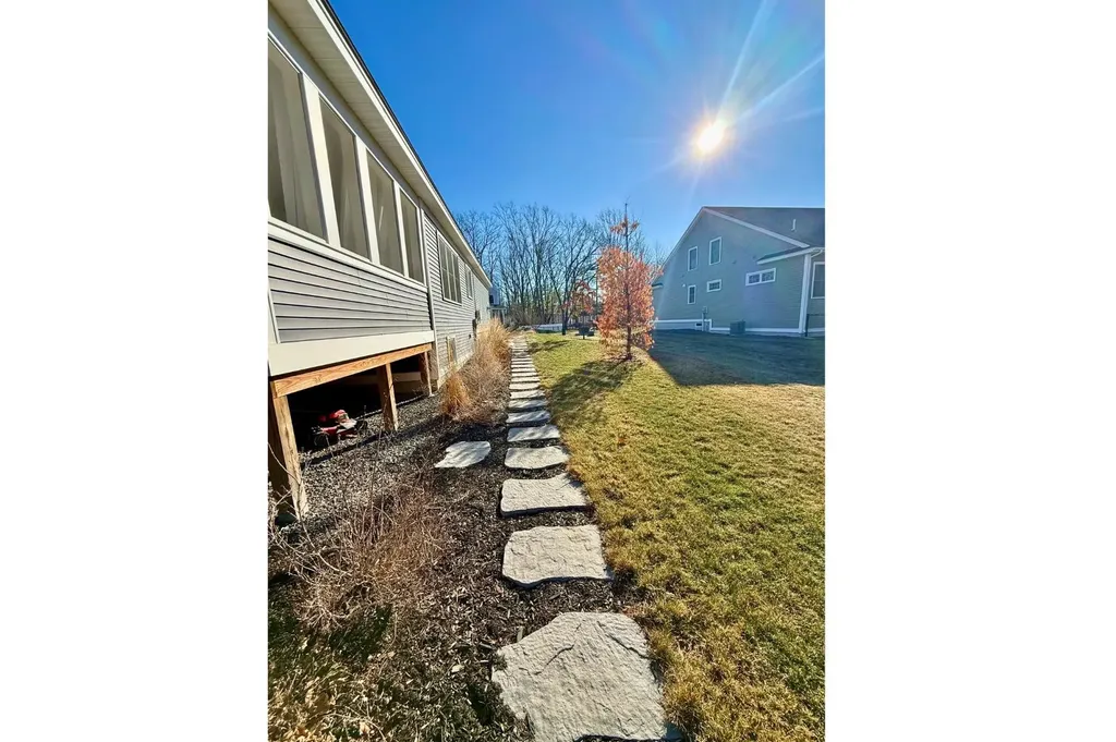 8 Thistle Way Exeter NH 03833