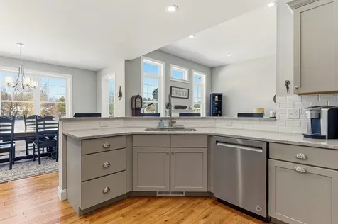 8 Thistle Way Exeter NH 03833