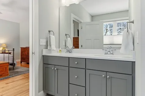 8 Thistle Way Exeter NH 03833