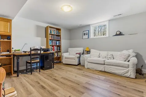 8 Thistle Way Exeter NH 03833