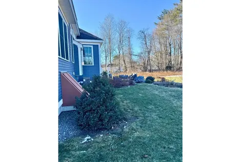 8 Thistle Way Exeter NH 03833