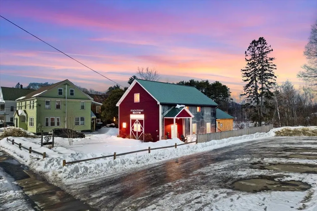 19 Elm Street Lancaster NH 03584