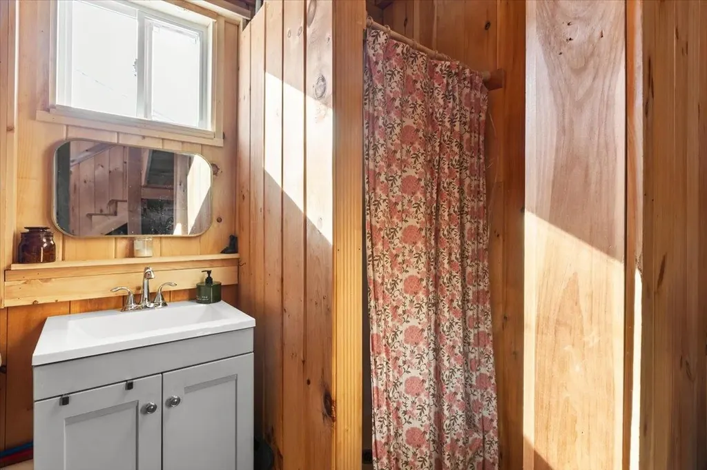 19 Elm Street Lancaster NH 03584