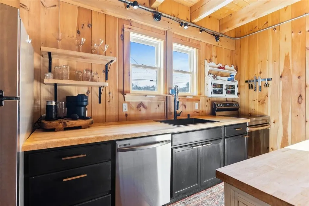 19 Elm Street Lancaster NH 03584