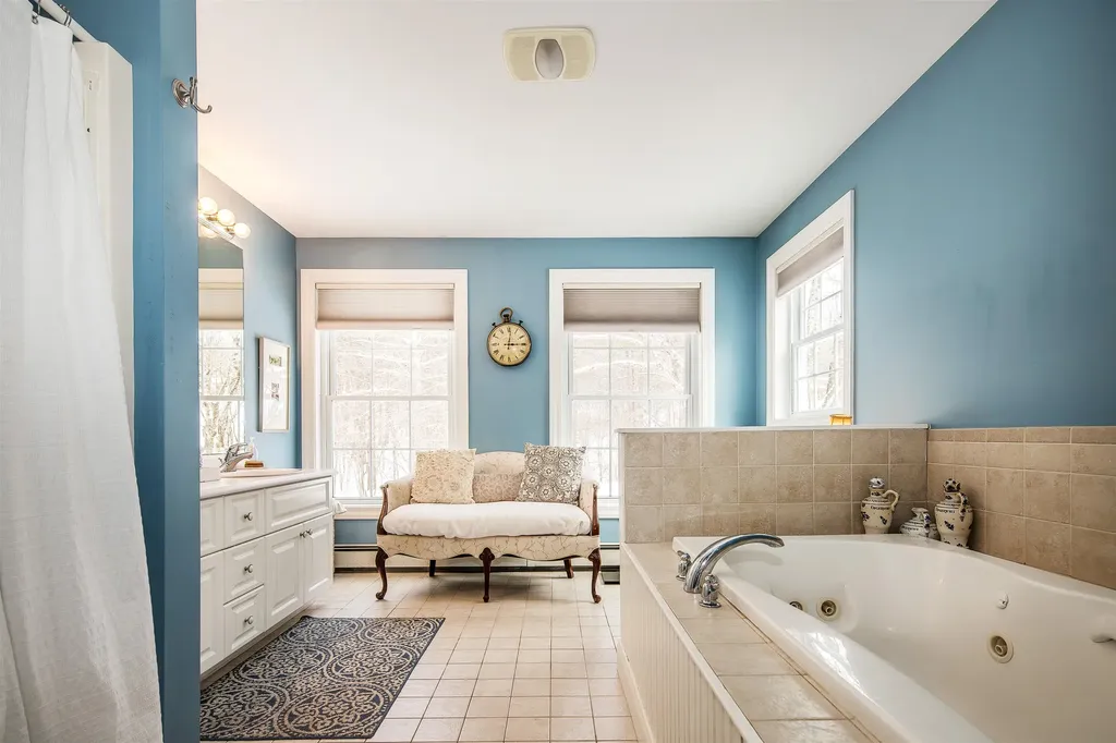 201 Owls Head Hill Lane Dorset VT 05251-0000