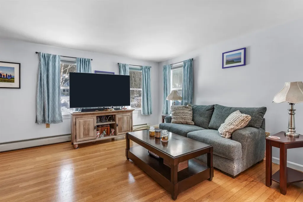 17 Cottage Circle Lebanon NH 03784