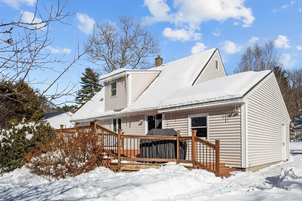 17 Cottage Circle Lebanon NH 03784