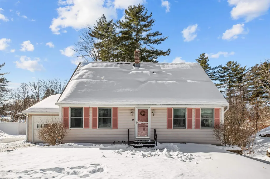 17 Cottage Circle Lebanon NH 03784
