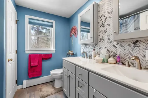 17 Cottage Circle Lebanon NH 03784