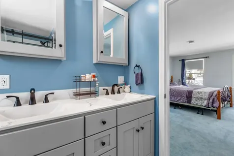 17 Cottage Circle Lebanon NH 03784