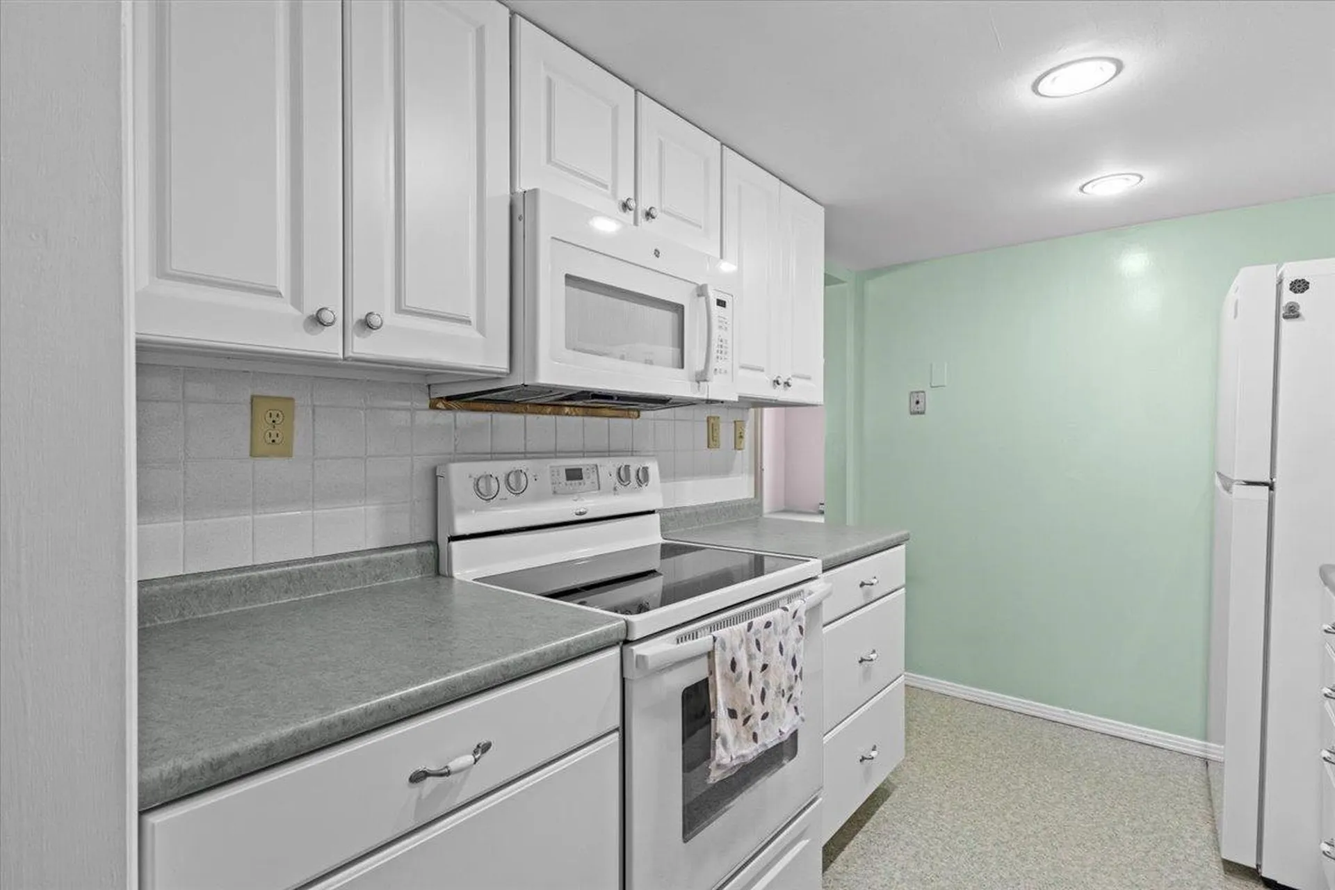 125 Kennedy Drive South Burlington VT 05403