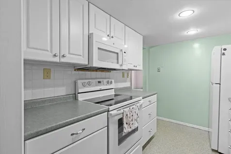 125 Kennedy Drive South Burlington VT 05403