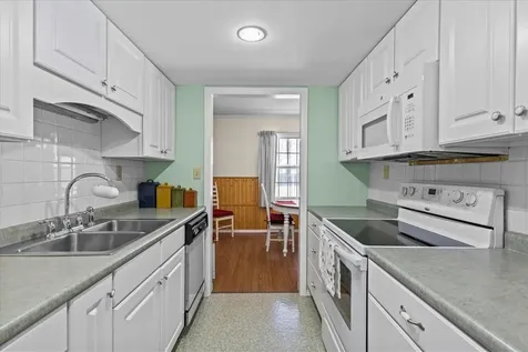 125 Kennedy Drive South Burlington VT 05403