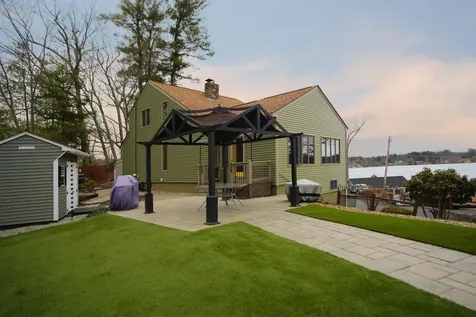 1 Grandview Avenue Derry NH 03038