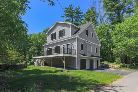 11 Sunset Avenue Hampstead NH 03841